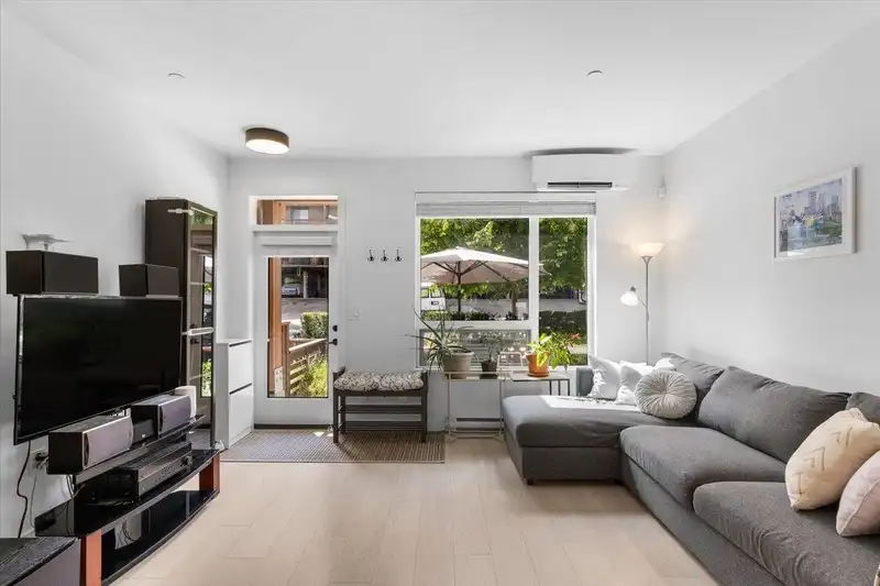 406 3021 ST GEORGE STREET - photo 1 of 38