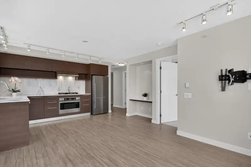 1402 570 EMERSON STREET - photo 4 of 28