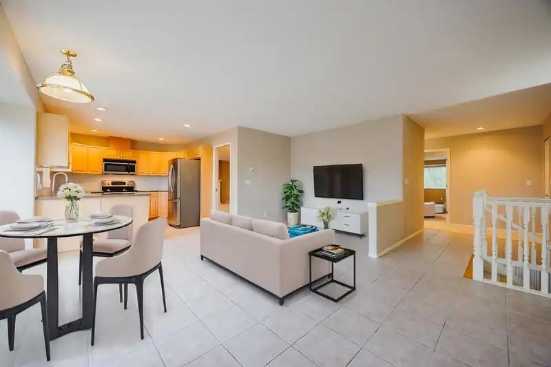 309 13888 70 AVENUE - photo 3 of 40