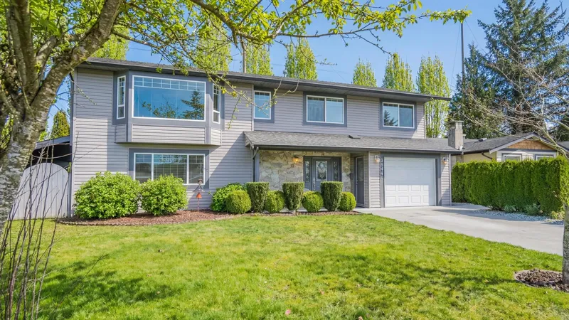 20949 52 AVENUE - photo 2 of 25