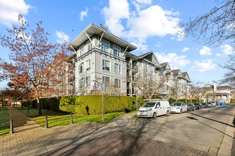 417 7089 MONT ROYAL SQUARE - photo 1 of 32