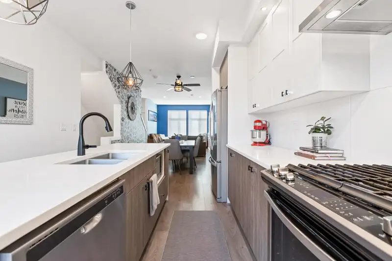 83 24108 104 AVENUE - photo 1 of 37