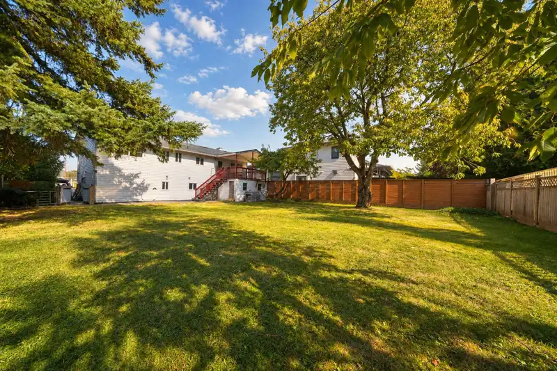14490 106A AVENUE - photo 4 of 17