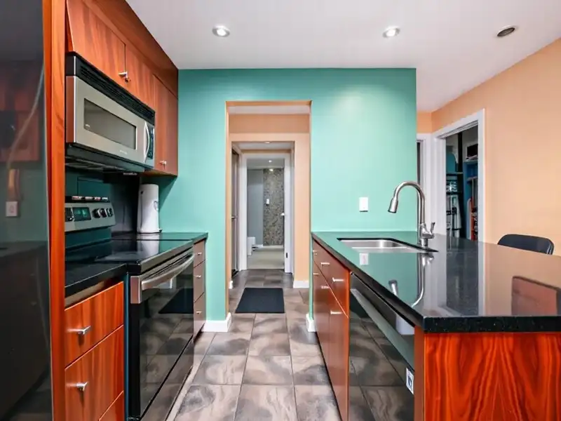 103 212 FORBES AVENUE - photo 2 of 10