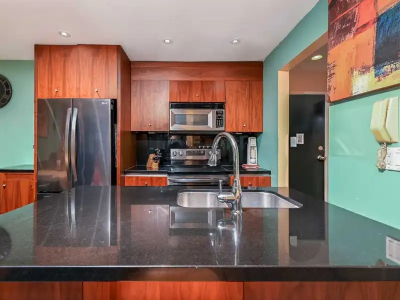 103 212 FORBES AVENUE - photo 3 of 10