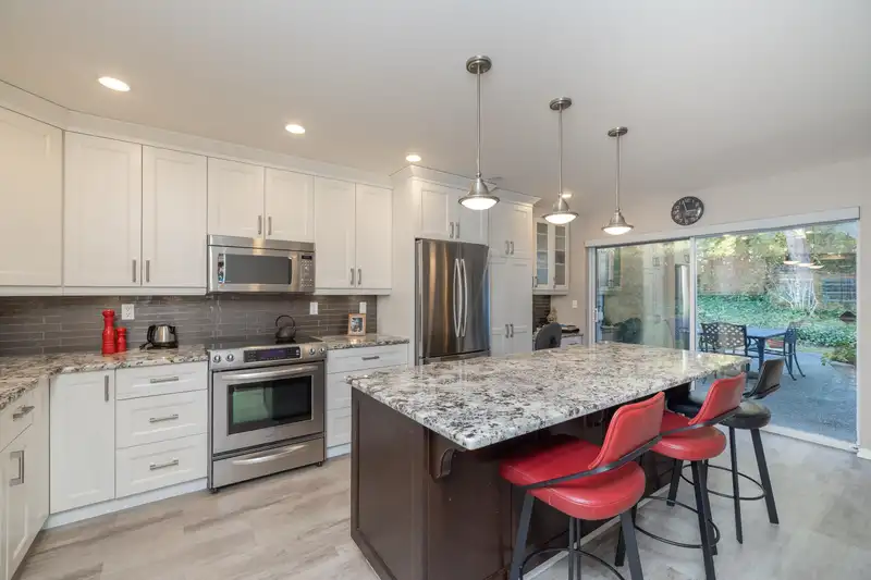 5 21746 52 AVENUE - photo 3 of 37