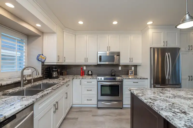 5 21746 52 AVENUE - photo 4 of 37