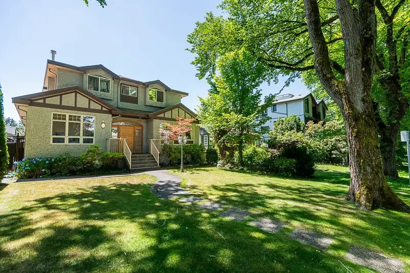 732 W 26TH AVENUE - photo 2 of 39