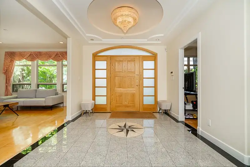 732 W 26TH AVENUE - photo 3 of 39