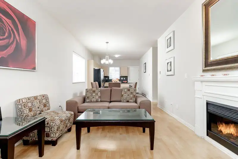410 1661 FRASER AVENUE - photo 4 of 20