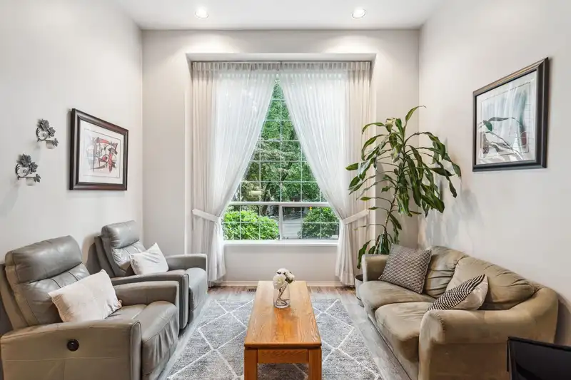 104 PARKSIDE DRIVE - photo 3 of 40