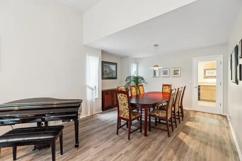 104 PARKSIDE DRIVE - photo 4 of 40