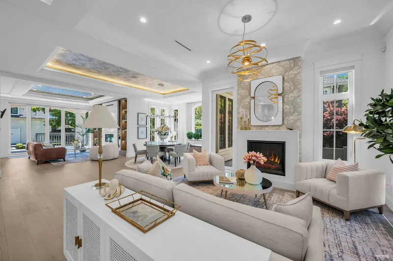 6238 CHURCHILL STREET - photo 4 of 25