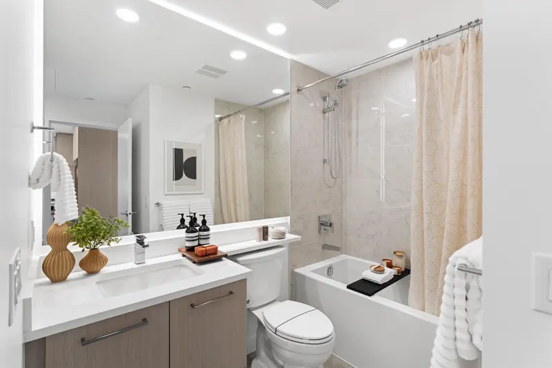 2705 518 CLARKE ROAD - photo 4 of 6