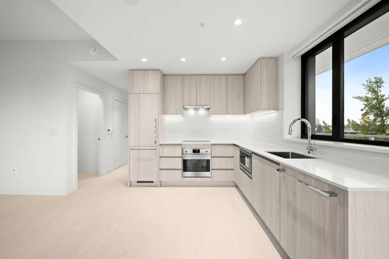 603 4928 QUEBEC STREET - photo 2 of 24