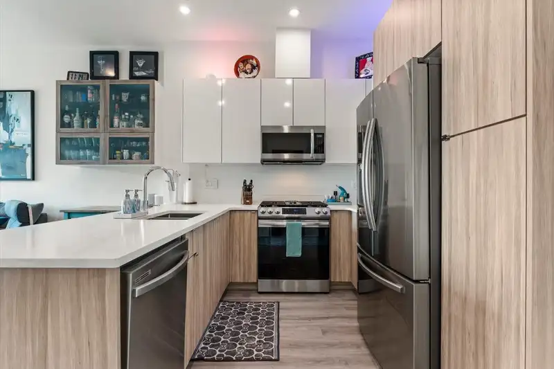 603 2649 JAMES STREET - photo 2 of 40