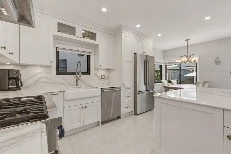 2614 PARKER STREET - photo 4 of 40