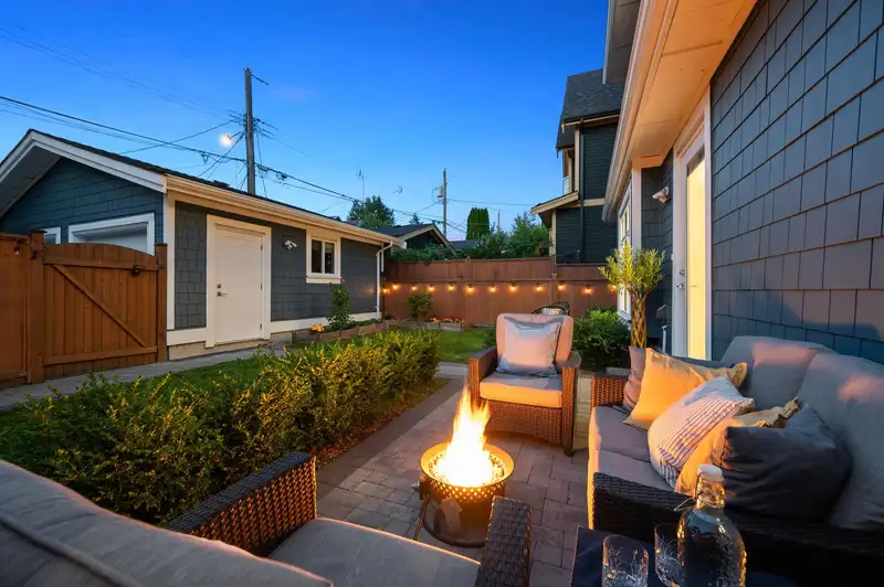 1929 KITCHENER STREET - photo 1 of 40
