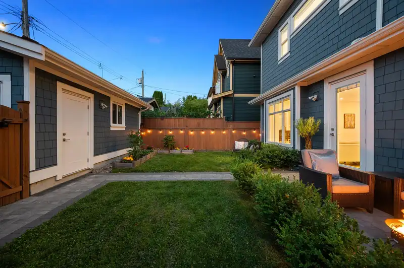 1929 KITCHENER STREET - photo 3 of 40