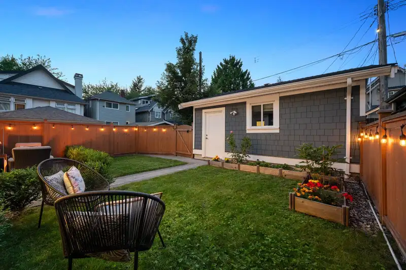 1929 KITCHENER STREET - photo 4 of 40