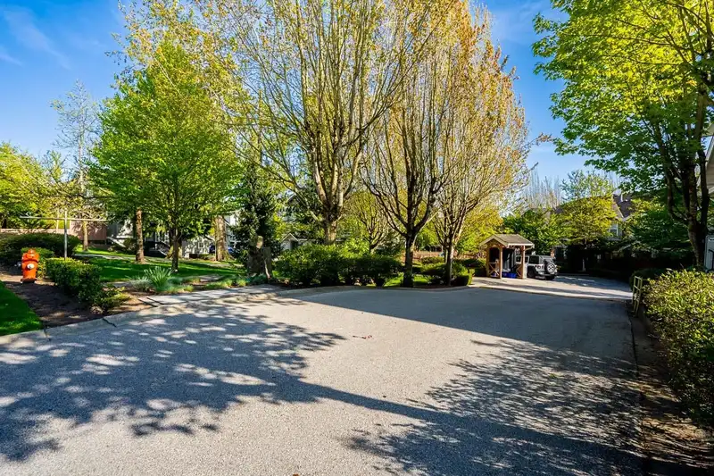 71 20460 66 AVENUE - photo 1 of 34