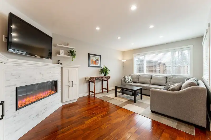 41 4800 TRIMARAN DRIVE - photo 1 of 31