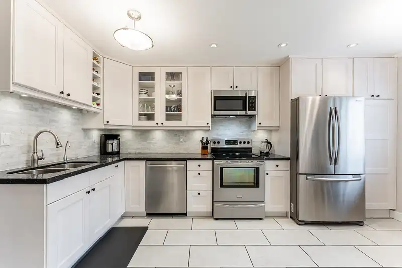 41 4800 TRIMARAN DRIVE - photo 2 of 31
