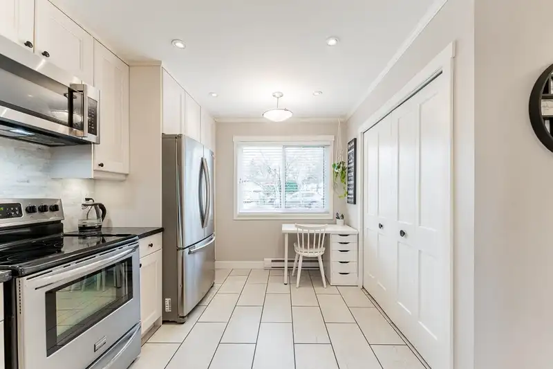 41 4800 TRIMARAN DRIVE - photo 4 of 31