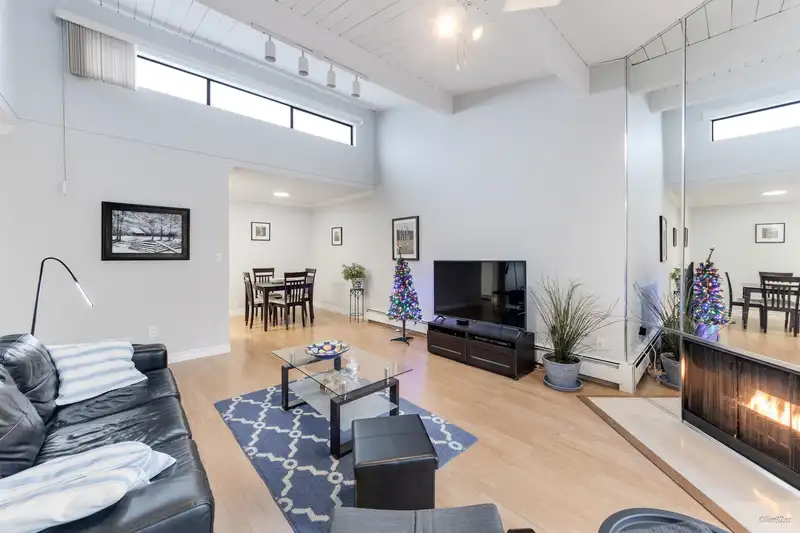 321 9101 HORNE STREET - photo 2 of 21