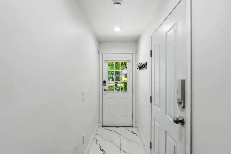 43 12778 66 AVENUE - photo 4 of 33