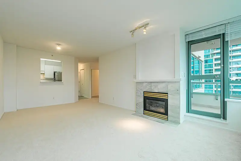 1105 6622 SOUTHOAKS CRESCENT - photo 4 of 18