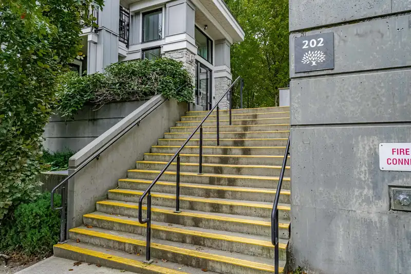 202 202 LEBLEU STREET - photo 4 of 40