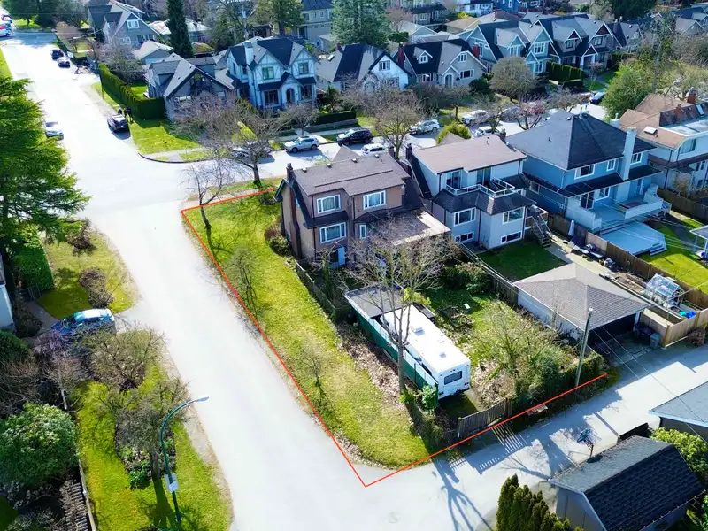 2805 W 30TH AVENUE - photo 3 of 13