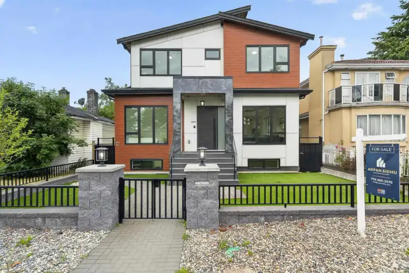 5835 CLARENDON STREET - photo 1 of 37