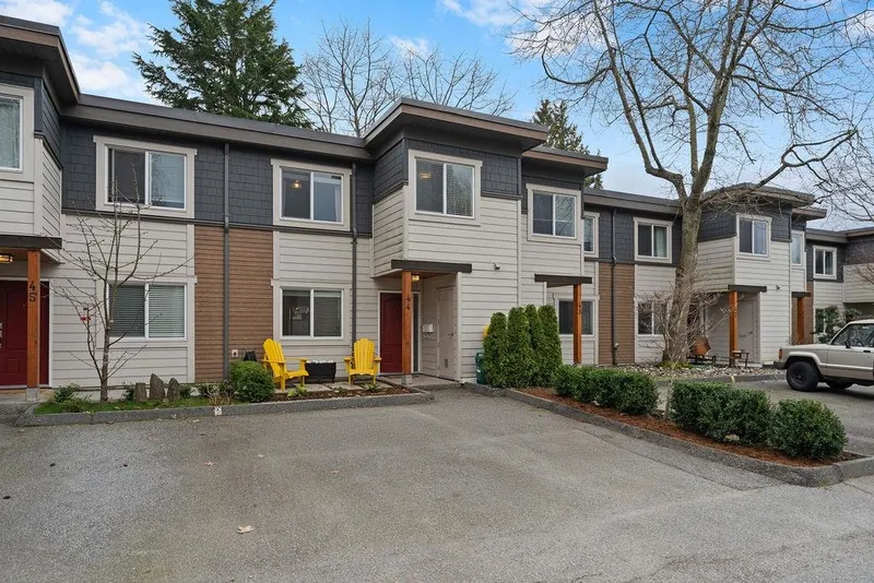 44 3151 SPRINGFIELD DRIVE - photo 1 of 25