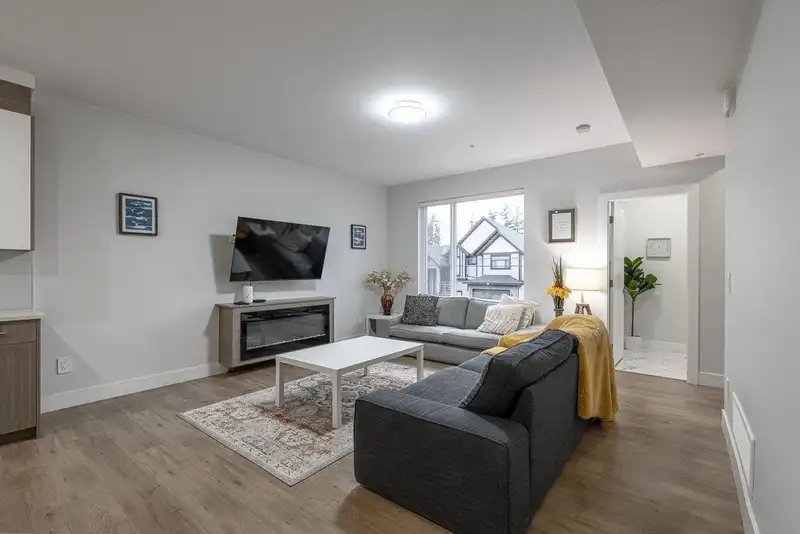 2576 JANZEN STREET - photo 3 of 24