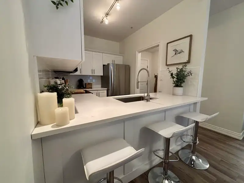 204 8142 120A STREET - photo 4 of 11