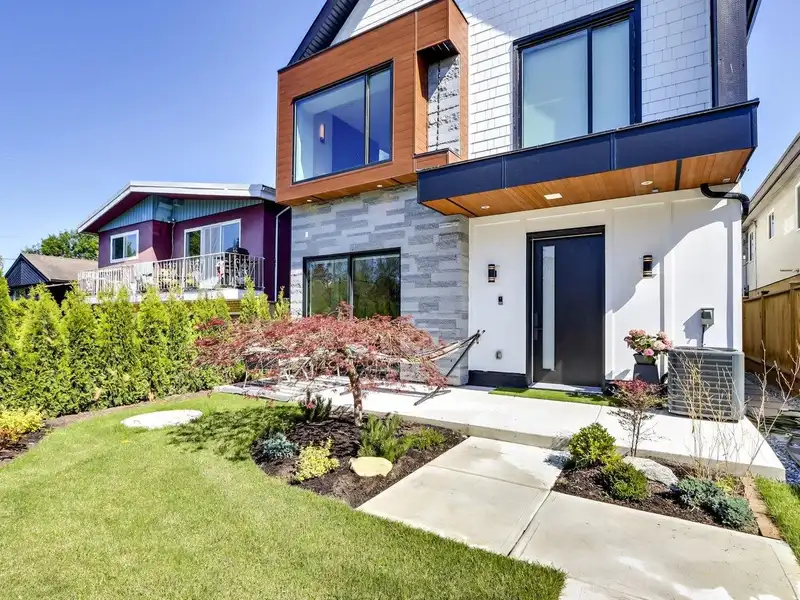 1 1019 E 39TH AVENUE - photo 2 of 21
