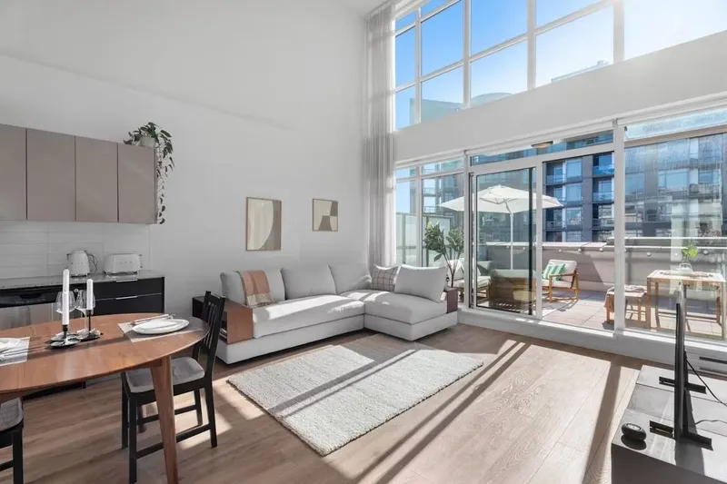 310 429 W 2ND AVENUE - photo 2 of 25