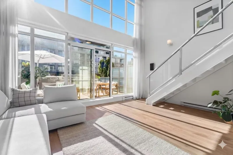 310 429 W 2ND AVENUE - photo 3 of 25