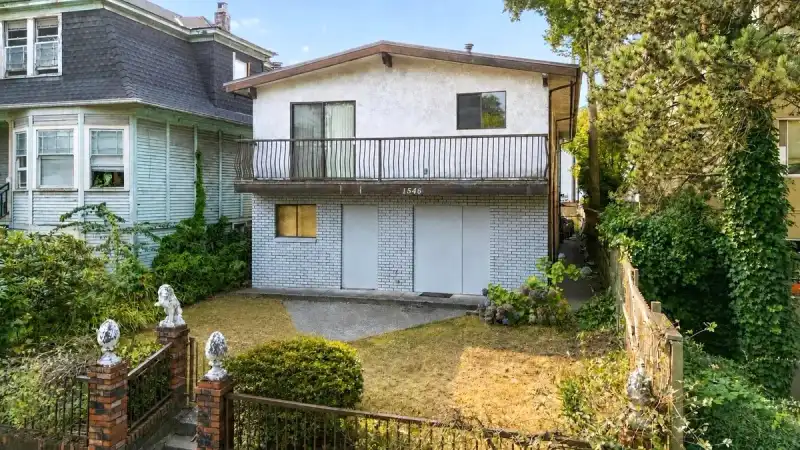 1546 ADANAC STREET - photo 1 of 12