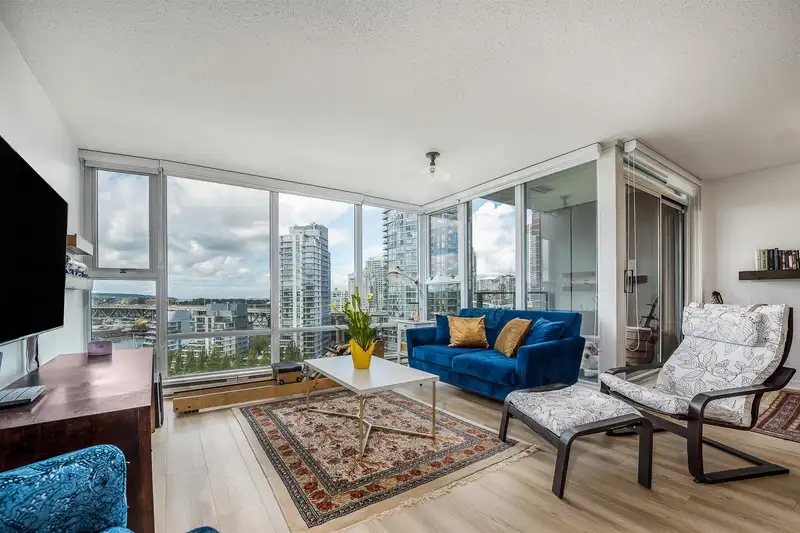 1705 455 BEACH CRESCENT - photo 2 of 24