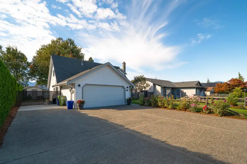 6527 SWANSON STREET - photo 3 of 39