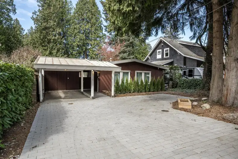 1555 ENDERBY AVENUE - photo 1 of 29