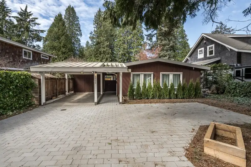 1555 ENDERBY AVENUE - photo 2 of 29