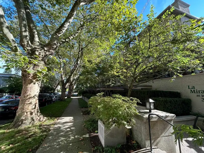 402 3788 W 8TH AVENUE - photo 2 of 16