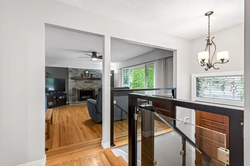 5240 SPROTT STREET - photo 3 of 40