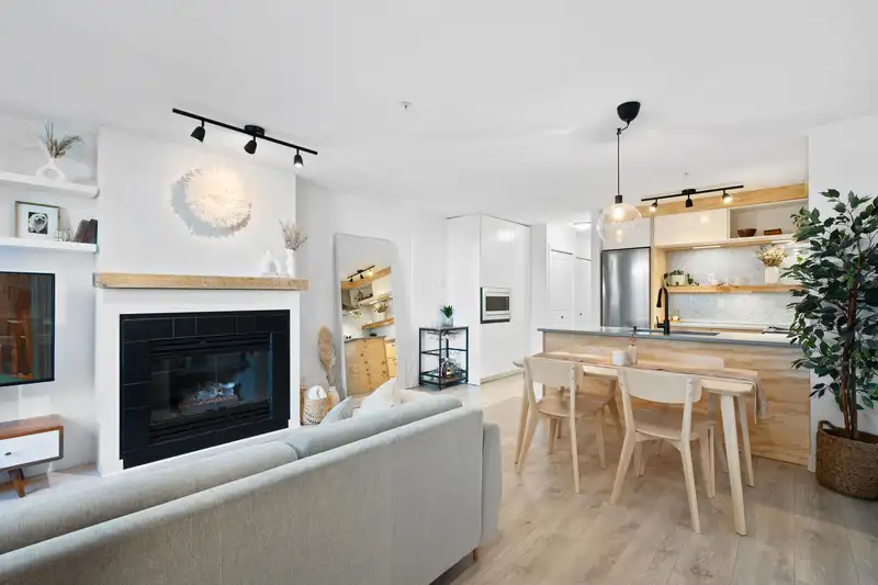 63 6588 SOUTHOAKS CRESCENT - photo 1 of 40