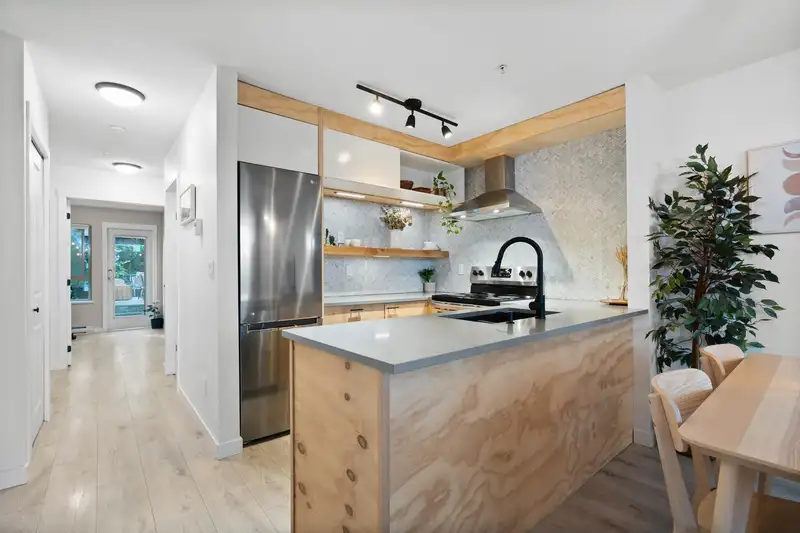 63 6588 SOUTHOAKS CRESCENT - photo 3 of 40