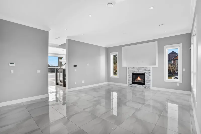 18407 59A AVENUE - photo 4 of 25